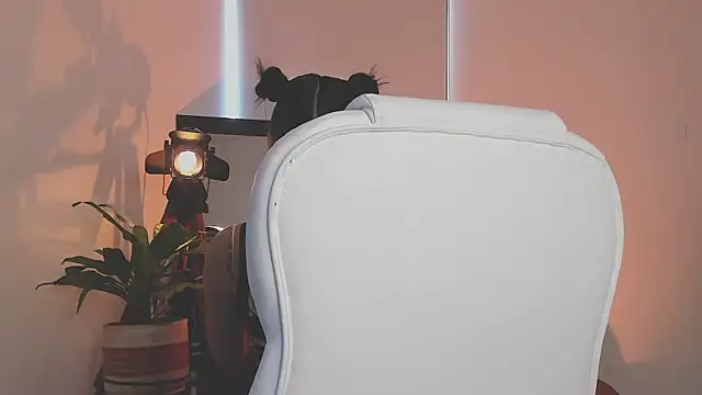 nahiapaws online show from September 2025 08:53:02 PM