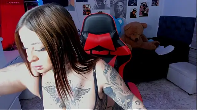 Snapshot of Erika_Montoya chatting on September 2025 01:33:01 PM Erika Montoya online show from September 2025 01:33:01 PM