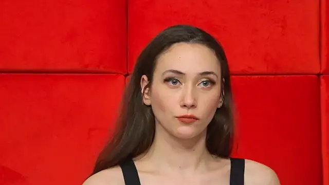 Snapshot of AliceMunro chatting on January 2025 12:38:02 AM AliceMunro online show from January 2025 12:38:02 AM