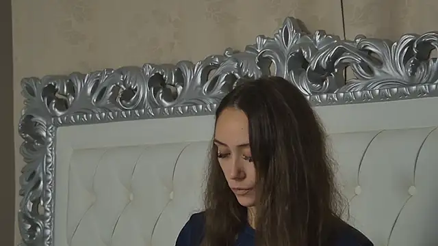 Snapshot of AliceMunro chatting on October 2025 07:11:02 PM AliceMunro online show from October 2025 07:11:02 PM