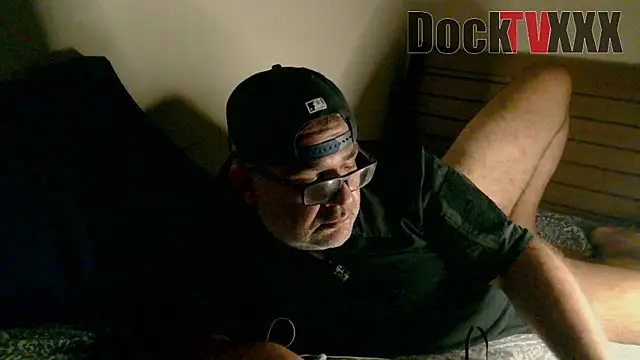 Snapshot of DockTVXXX chatting on November 2025 04:32:02 AM DockTVXXX online show from November 2025 04:32:02 AM