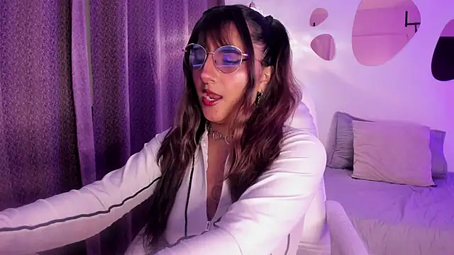 Alliccee online show from February 2026 06:56:02 PM