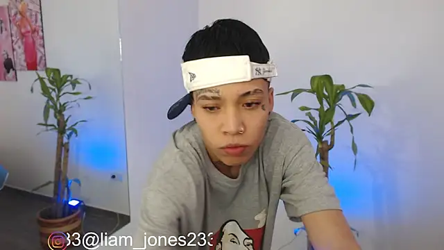 Jonesliam23 online show from December 2024 06:37:01 PM