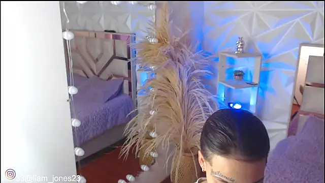 Jonesliam23 online show from October 2025 07:27:01 PM