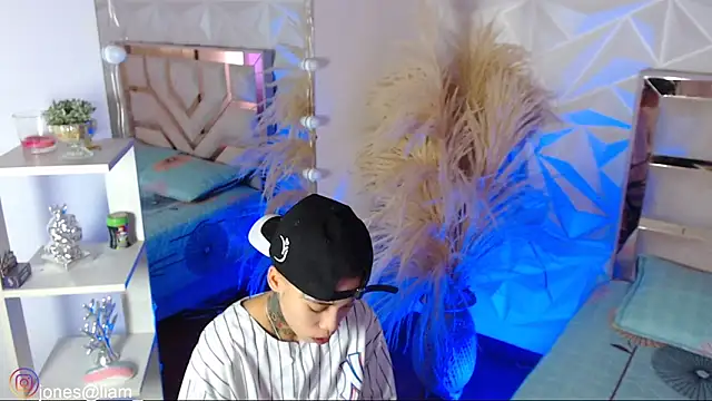 Jonesliam23 online show from March 2026 07:11:01 PM