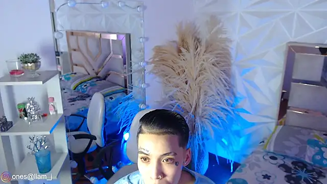 Jonesliam23 online show from March 2026 07:28:01 PM