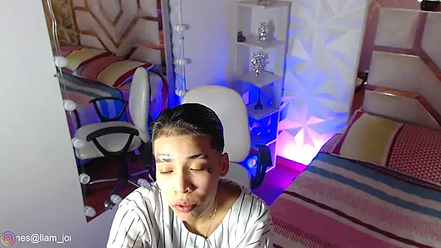 Snapshot of Jonesliam23 chatting on April 2026 08:20:01 PM Jonesliam23 online show from April 2026 08:20:01 PM