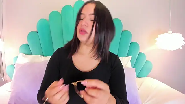 HannaKarson online show from February 2025 11:33:01 AM