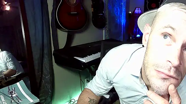 Snapshot of FrankieKentucky chatting on November 2025 12:26:01 PM FrankieKentucky online show from November 2025 12:26:01 PM