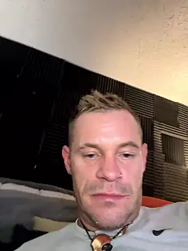 Snapshot of FrankieKentucky chatting on January 2026 04:43:02 PM FrankieKentucky online show from January 2026 04:43:02 PM