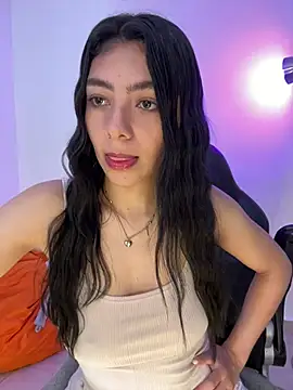 Liissa cute  online show from June 2026 06:14:01 PM