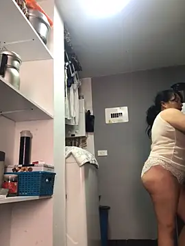 Snapshot of Sweeetness_Milf chatting on February 2025 07:52:02 PM Sweeetness Milf online show from February 2025 07:52:02 PM