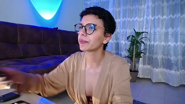 Snapshot of peyton_golden1 chatting on January 2025 12:23:01 AM peyton golden1 online show from January 2025 12:23:01 AM