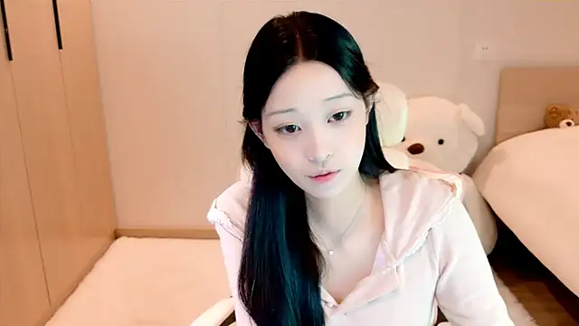 Snapshot of Xueb_J chatting on December 2024 07:32:01 AM Xueb J online show from December 2024 07:32:01 AM