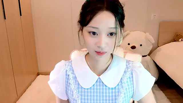 Snapshot of Xueb_J chatting on December 2024 12:44:02 PM Xueb J online show from December 2024 12:44:02 PM