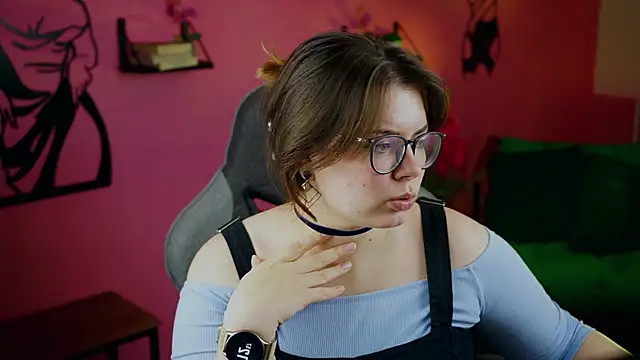 Snapshot of KeytSilvas chatting on December 2024 08:58:01 AM KeytSilvas online show from December 2024 08:58:01 AM