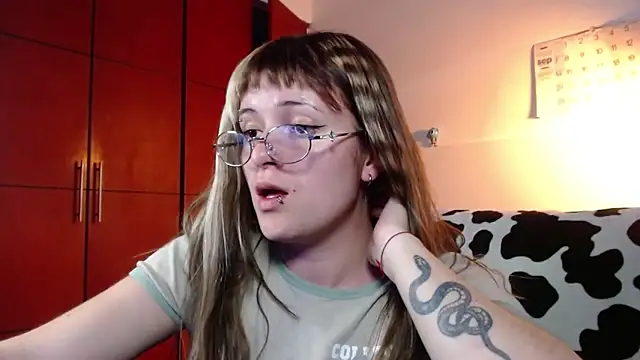 NEXT DOOR GIRL  online show from September 2025 09:52:02 PM