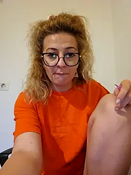 Selenna emma online show from October 2025 03:01:02 PM