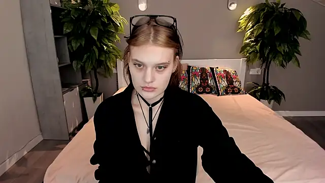 Snapshot of CandyBooms_ chatting on September 2025 12:41:02 PM CandyBooms online show from September 2025 12:41:02 PM
