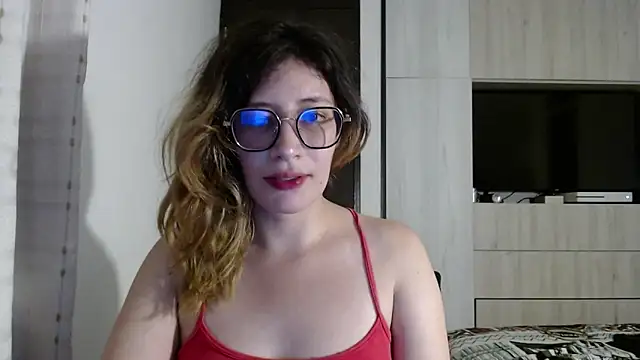 mariana124- online show from December 2024 10:45:01 PM