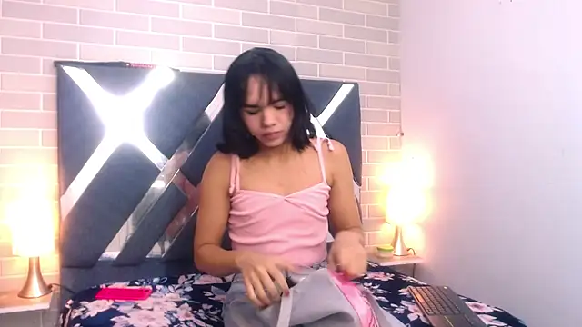 AndreaGil  online show from February 2025 12:13:02 PM