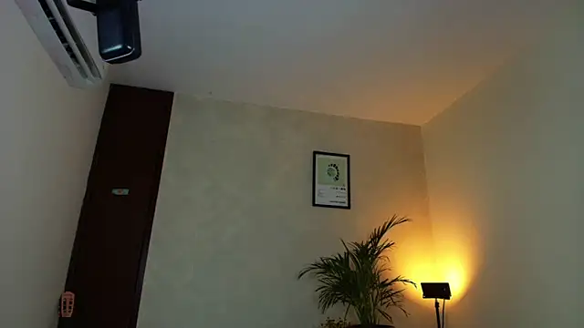 SweetJennaa online show from April 2026 04:17:01 AM