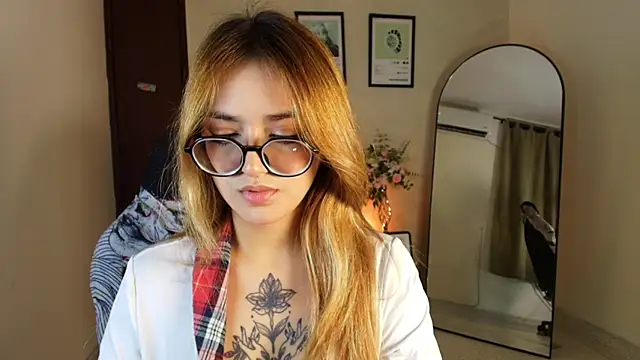 SweetJennaa online show from July 2026 12:43:01 AM