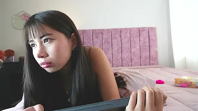 Snapshot of AlessiaVix chatting on February 2026 04:57:01 PM AlessiaVix online show from February 2026 04:57:01 PM