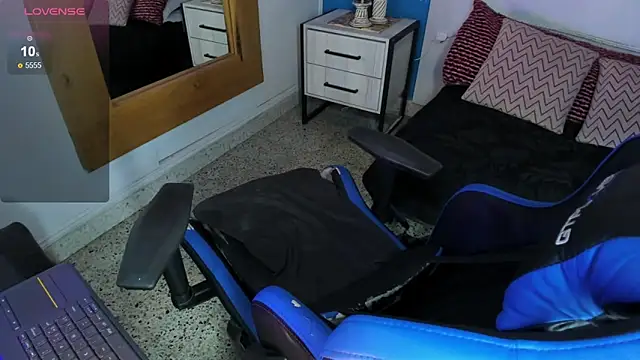 VladHellsing4 online show from March 2025 04:11:02 PM