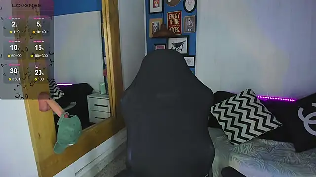 VladHellsing4 online show from November 2025 02:39:01 PM