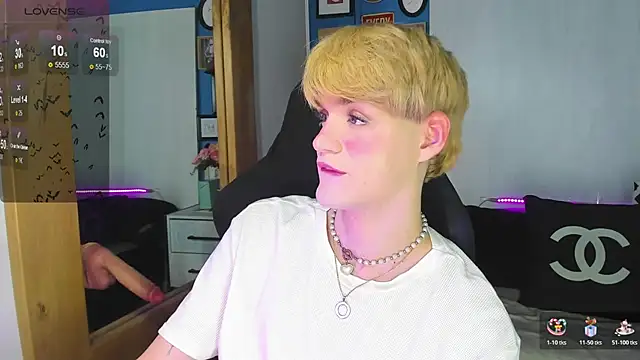 VladHellsing4 online show from November 2025 02:49:02 PM