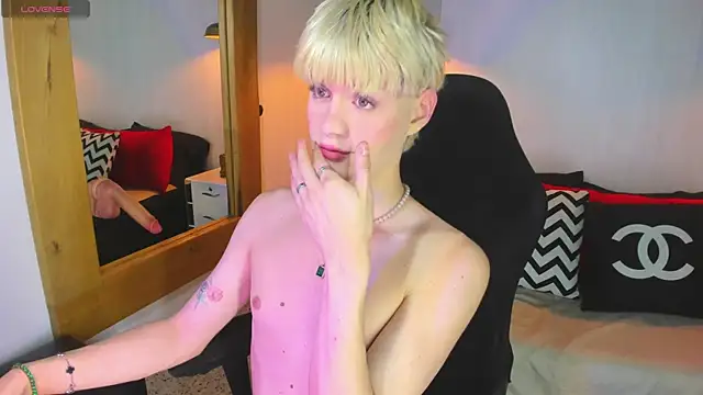 VladHellsing4 online show from February 2026 02:23:01 PM