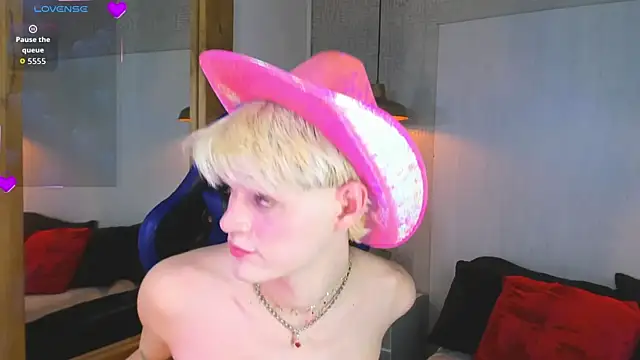 VladHellsing4 online show from May 2026 02:13:01 PM