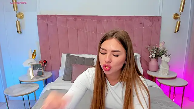 MilaVoxx online show from April 2026 05:00:02 AM