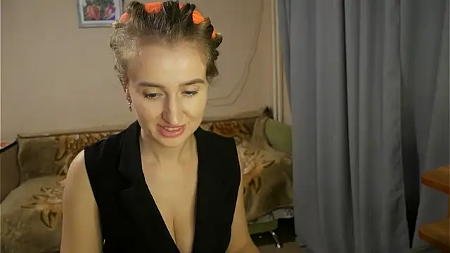 Sophiloren online show from January 2025 06:45:01 PM