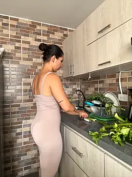 SofiaG  online show from September 2025 09:48:01 PM