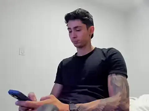 OliverBennet online show from December 2024 12:18:01 AM