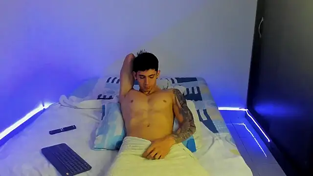 OliverBennet online show from January 2025 01:02:01 AM