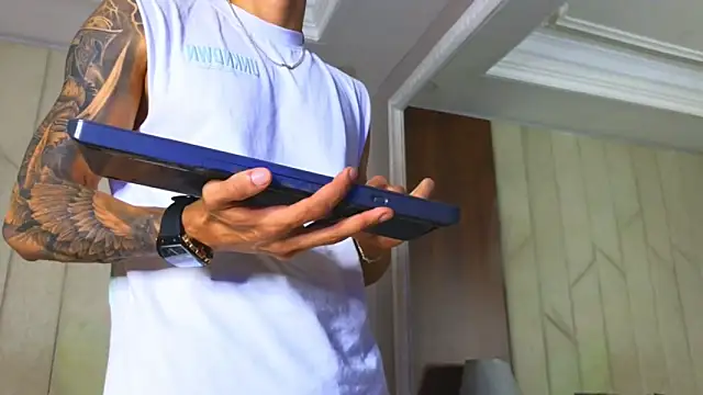 OliverBennet online show from March 2025 09:18:02 PM