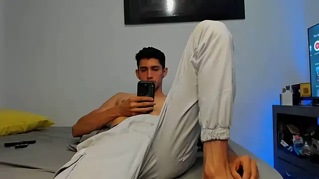 OliverBennet online show from October 2025 04:20:02 AM