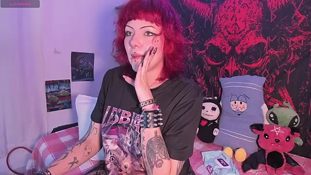Snapshot of Sarah-Stoner chatting on April 2026 01:41:01 AM Sarah-Stoner online show from April 2026 01:41:01 AM