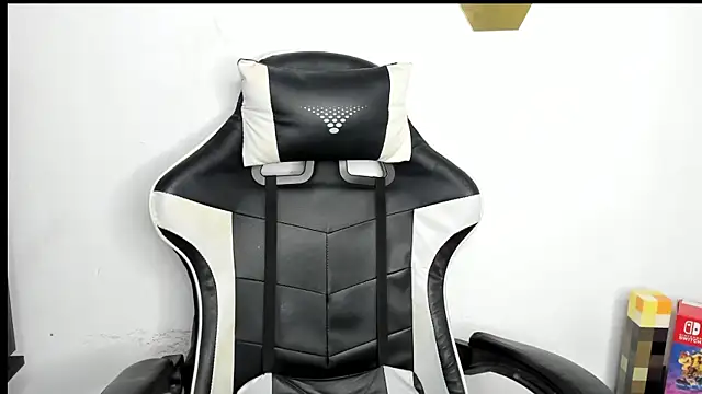 HelueHorny13 online show from December 2024 07:50:01 AM