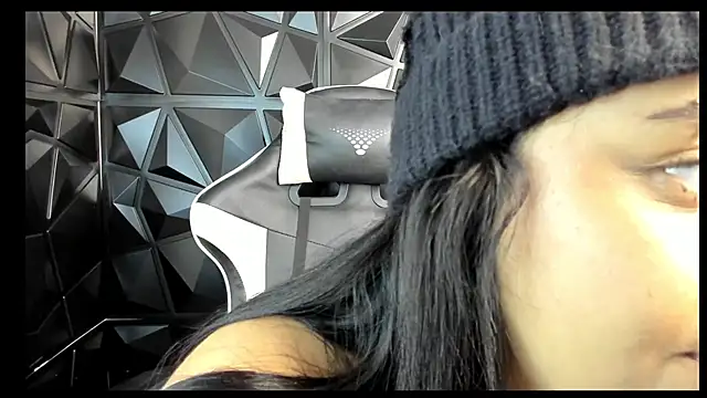 Snapshot of HelueHorny13 chatting on March 2025 03:33:01 AM HelueHorny13 online show from March 2025 03:33:01 AM