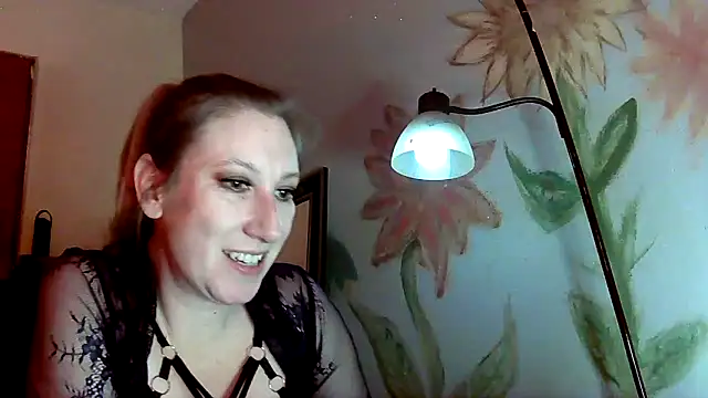 Snapshot of lilyhornyhousewife chatting on December 2024 11:18:01 AM lilyhornyhousewife online show from December 2024 11:18:01 AM