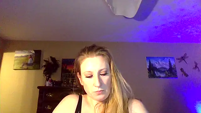 Snapshot of lilyhornyhousewife chatting on January 2025 03:23:02 AM lilyhornyhousewife online show from January 2025 03:23:02 AM