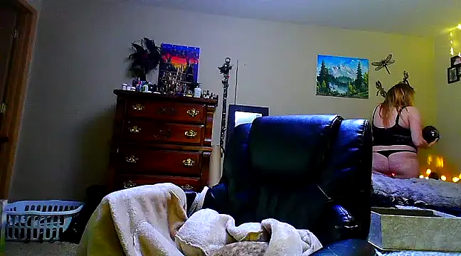 Snapshot of lilyhornyhousewife chatting on March 2025 09:50:01 AM lilyhornyhousewife online show from March 2025 09:50:01 AM