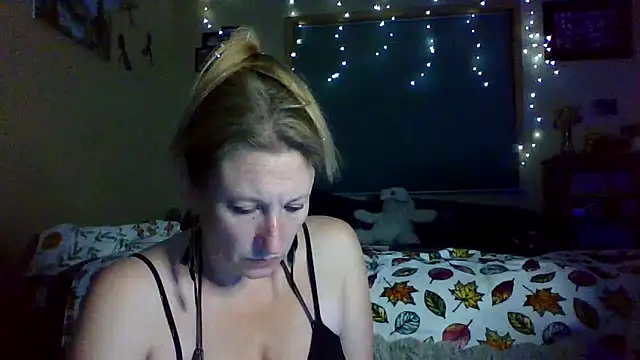 Snapshot of lilyhornyhousewife chatting on September 2025 10:42:02 AM lilyhornyhousewife online show from September 2025 10:42:02 AM