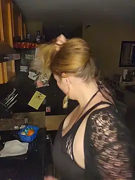 Snapshot of lilyhornyhousewife chatting on May 2026 11:48:02 AM lilyhornyhousewife online show from May 2026 11:48:02 AM
