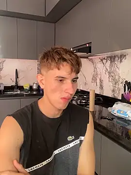 oliver Lz online show from October 2025 08:20:01 PM