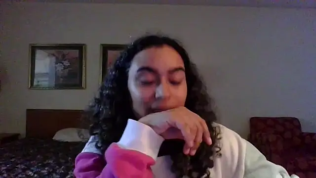 Snapshot of cinnaminnie chatting on December 2024 03:53:02 PM cinnaminnie online show from December 2024 03:53:02 PM